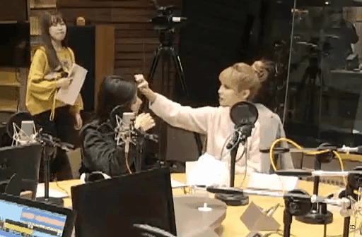 트와이스에서 티격태격하는 96년생 사나&모모 | 인스티즈