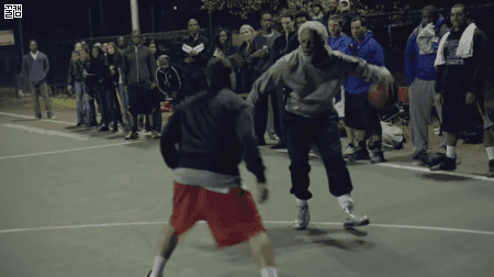 할아버지 한 명을 못이기는 미국애들 .gif | 인스티즈