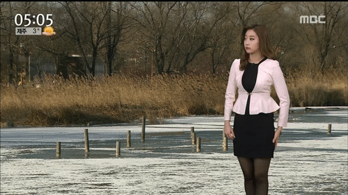 당황한 기상캐스터.gif | 인스티즈