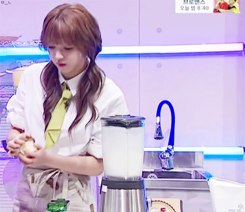 멤버들한테 맞고 다니는 오마이걸 유아 | 인스티즈