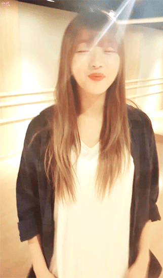 멤버들한테 맞고 다니는 오마이걸 유아 | 인스티즈