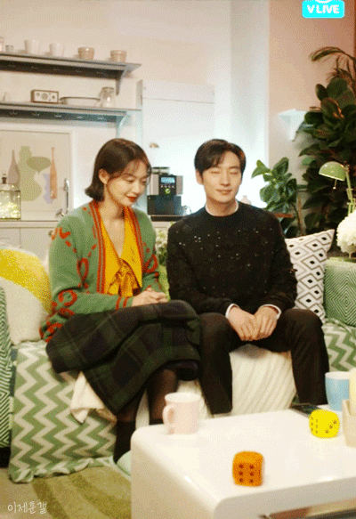 오늘자 브이앱 이제훈-신민아.gif | 인스티즈