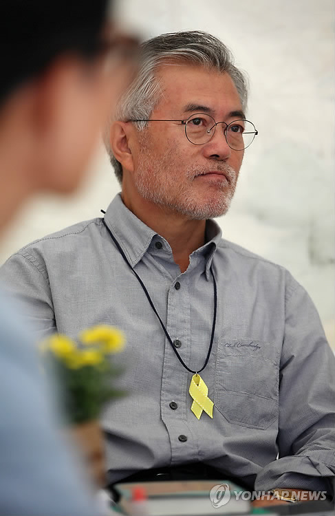 넥타이 매는걸 싫어한다는 문재인 | 인스티즈