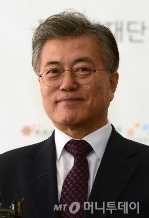 넥타이 매는걸 싫어한다는 문재인 | 인스티즈