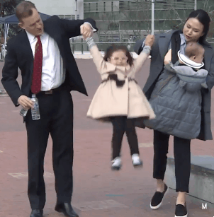 전세계에서 핫한 스타 BBC 방송사고 가족 공식 기자회견 짤.GIF | 인스티즈