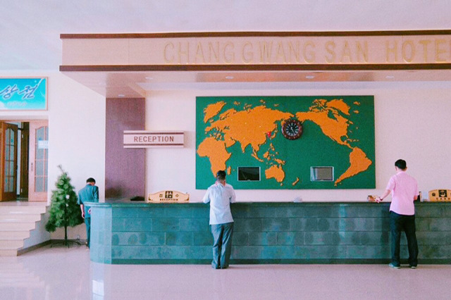 그랜드부다페스트 감성 0.1%정도 나는 북한의 인테리어.jpg | 인스티즈