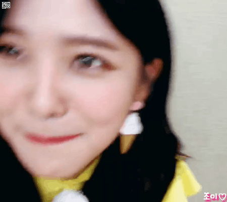 엠카 대기중 브이라이브 하려는데 연결이 잘 안되서 속상한 예리.gif | 인스티즈