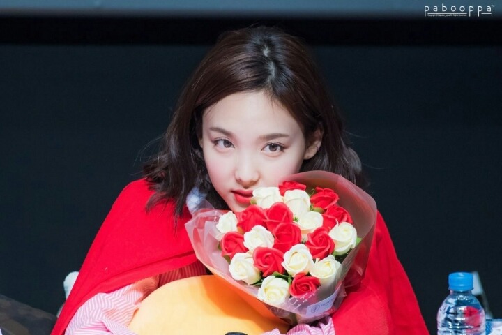 [트와이스] 팬들에게 눈 던지는 나연이 | 인스티즈