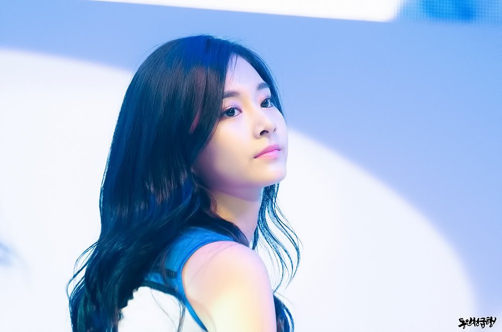 포카리 느낌 낭낭한 트와이스 의상 | 인스티즈