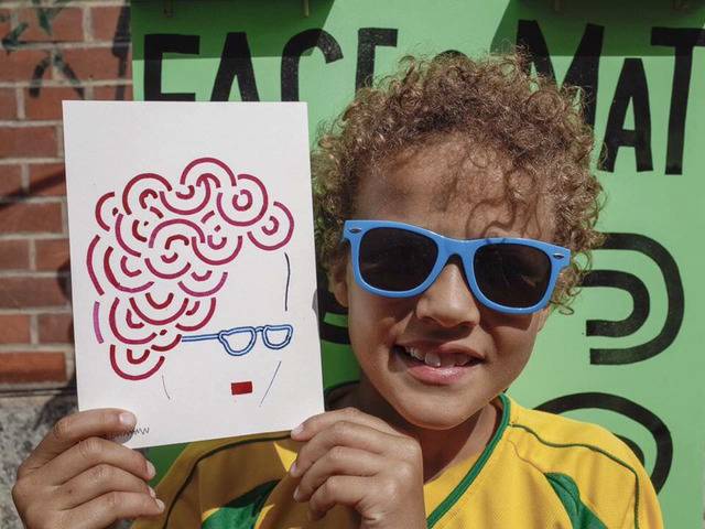 손수 만든 초상화 자판기를 끌고 전세계 곳곳에서 재밌는 초상화를 그려주는 사람 | 인스티즈