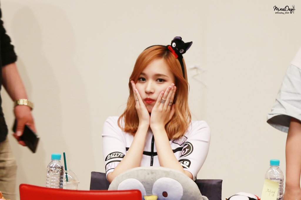 미나 언니~ 그래서~ 소곤소곤 말하는 챙 | 인스티즈