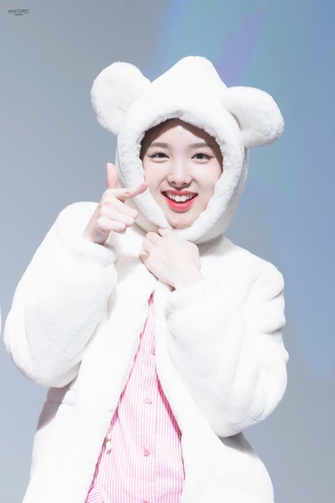 [트와이스] 팬들에게 눈 던지는 나연이 | 인스티즈