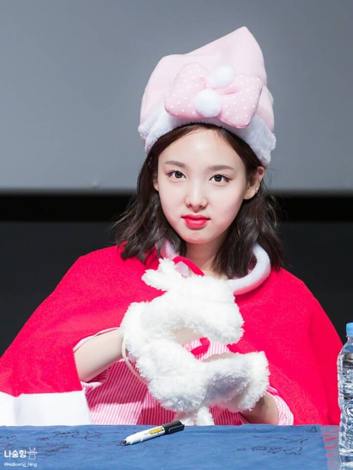 [트와이스] 팬들에게 눈 던지는 나연이 | 인스티즈