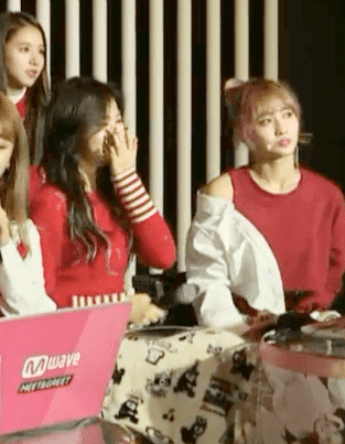 트와이스에서 티격태격하는 96년생 사나&모모 | 인스티즈