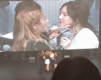 빼빼로게임하는 에이핑크.gif | 인스티즈
