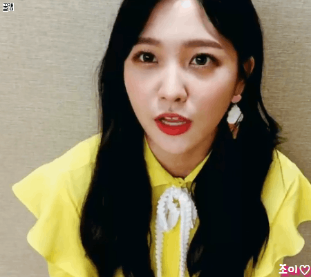 엠카 대기중 브이라이브 하려는데 연결이 잘 안되서 속상한 예리.gif | 인스티즈