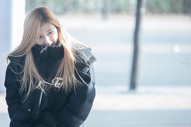 같은 장소 1년전 트와이스 사나와 1년후 사나 | 인스티즈