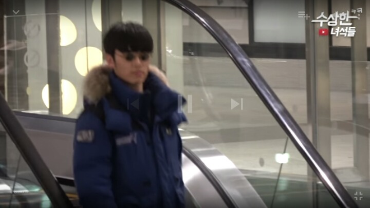 시각장애인의 에스컬레이터 역주행! 도와주실건가요? (실험카메라) | 인스티즈