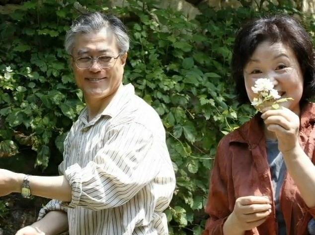 넥타이 매는걸 싫어한다는 문재인 | 인스티즈