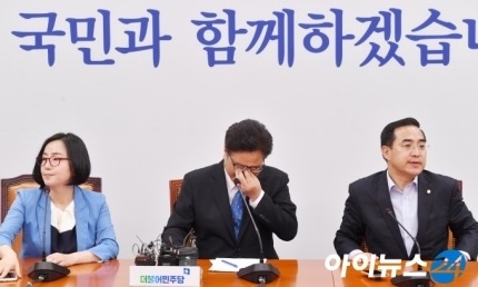 야당에 반대에 답답해서 우는 우원식 원내대표님JPG | 인스티즈