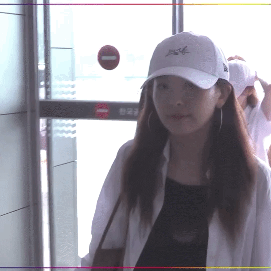 오늘자 일본 출국 레드벨벳 슬기.jpgif | 인스티즈