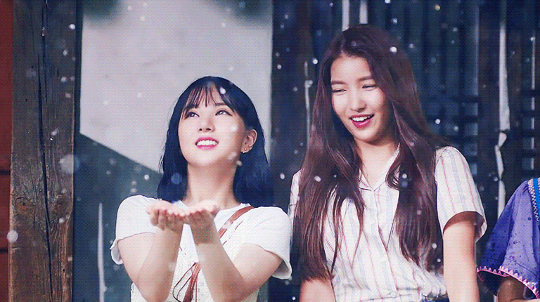 여자친구 귀를 기울이면.gif | 인스티즈