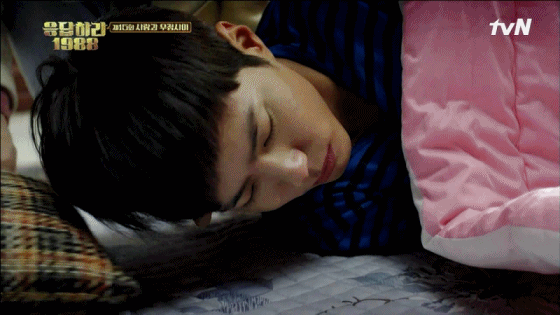 [응답하라1988] 남녀 사귀기전 흔한 스킨쉽 | 인스티즈