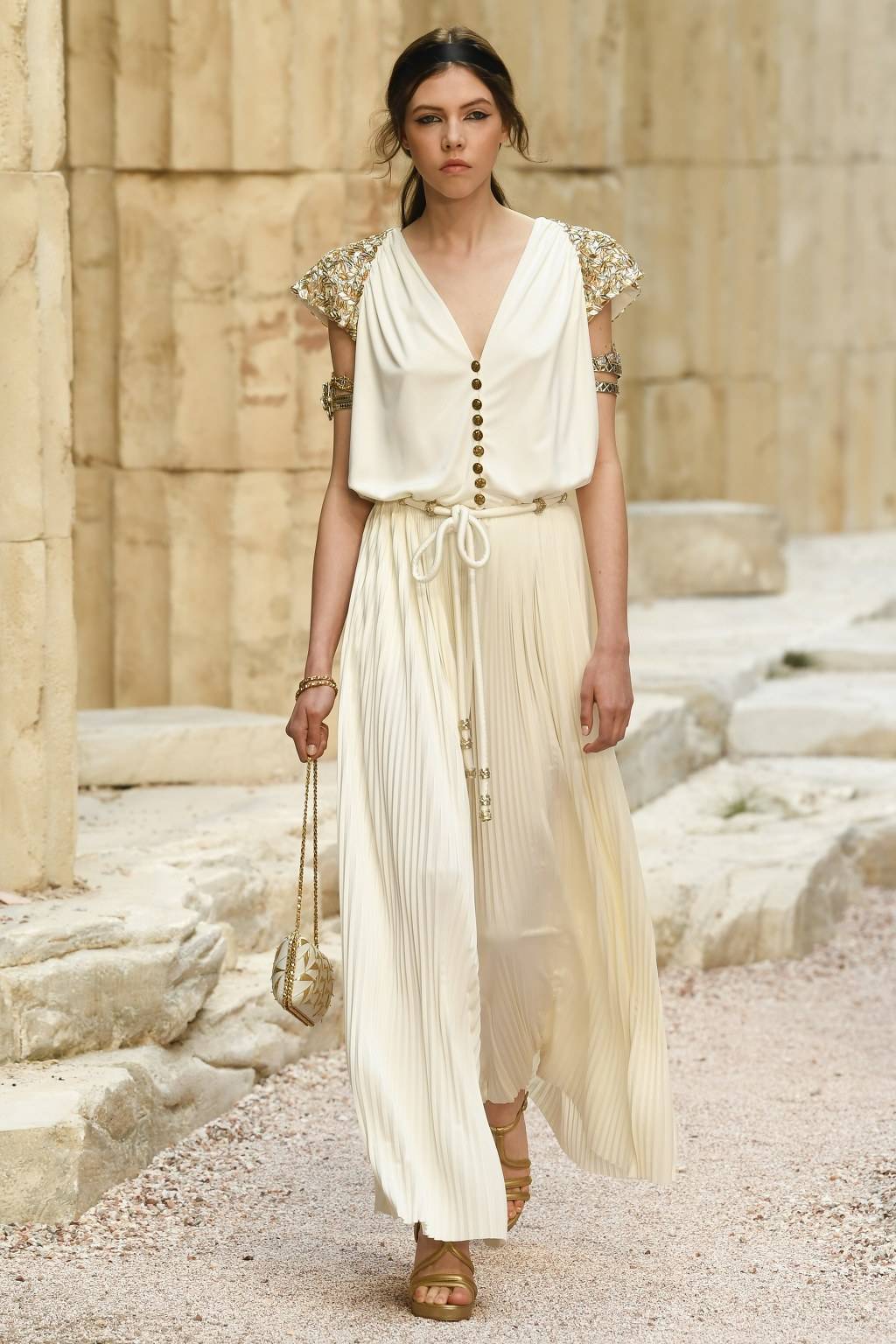 그리스에서 영감받은 CHANEL 2018 Cruise 컬렉션 | 인스티즈