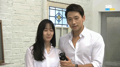 잘생긴 남자들이 받는 눈빛.gif | 인스티즈