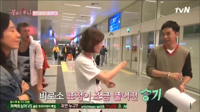 [꽃보다누나] 센스있게 이승기 배려해주고 기 살려주는 김희애 | 인스티즈