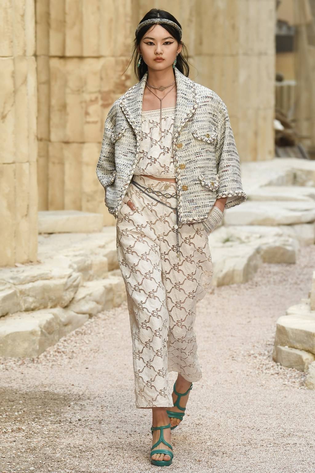 그리스에서 영감받은 CHANEL 2018 Cruise 컬렉션 | 인스티즈