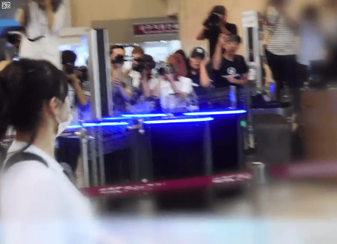 트와이스 지효 공항패션.gif | 인스티즈