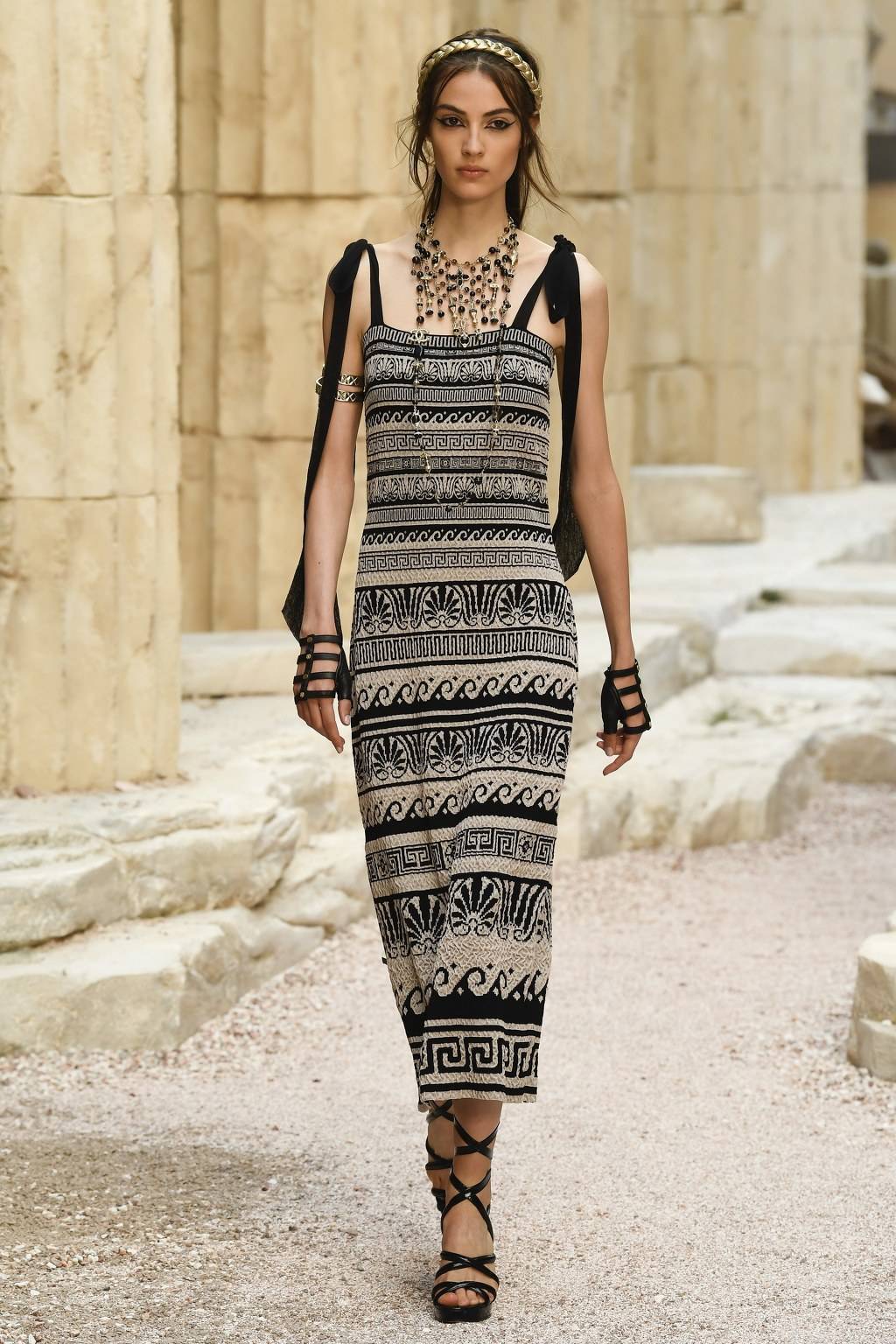 그리스에서 영감받은 CHANEL 2018 Cruise 컬렉션 | 인스티즈