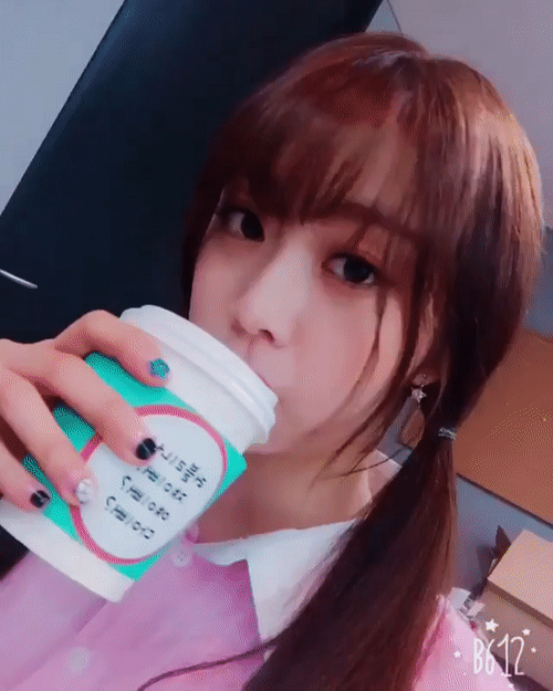 [러블리즈] 커피 마시고 윙크하는 지수 | 인스티즈