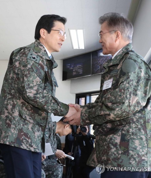 화력격멸훈련 참관하는 문재인 | 인스티즈