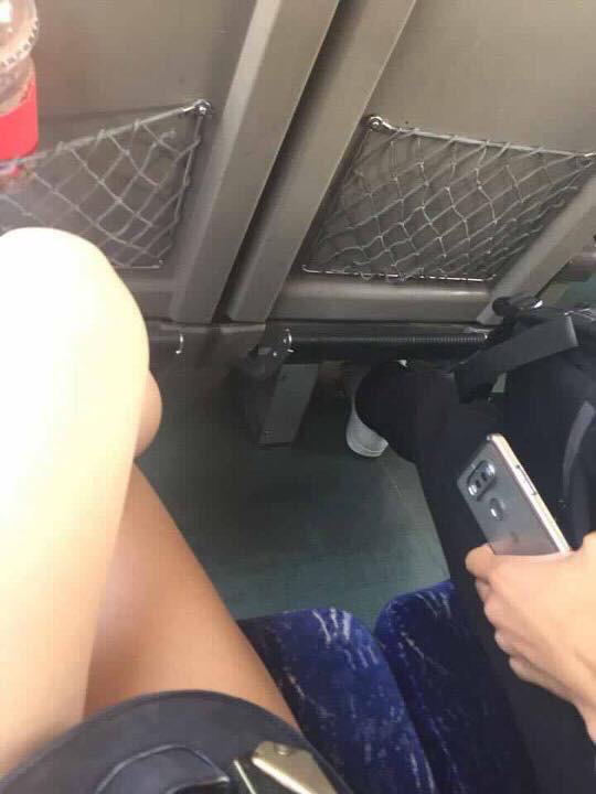 친구가 기차에서 몰카충한테 당했는데 한번씩만 봐주라 ^__^ | 인스티즈