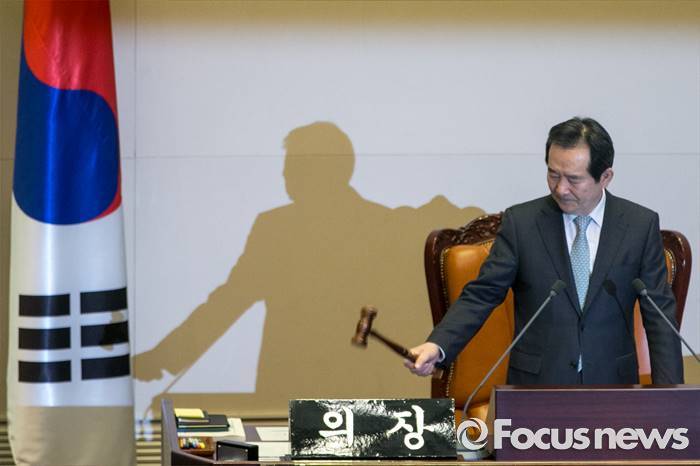 정덕들 사이에서 정치(인) 사진 잘찍기로 유명한 포커스뉴스 | 인스티즈