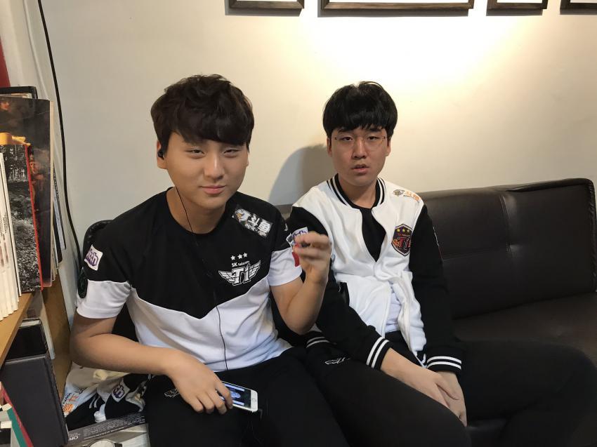 [LOL/소식] 어제 브라질에서 귀국한 SKT 팀의 현재 진행중인 롤챔스 썸머 프로필 촬영현장 사진 | 인스티즈