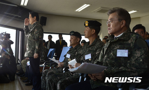화력격멸훈련 참관하는 문재인 | 인스티즈