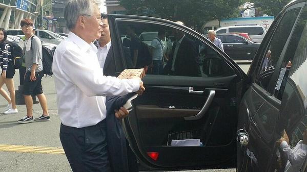 넥타이 매는걸 싫어한다는 문재인 | 인스티즈