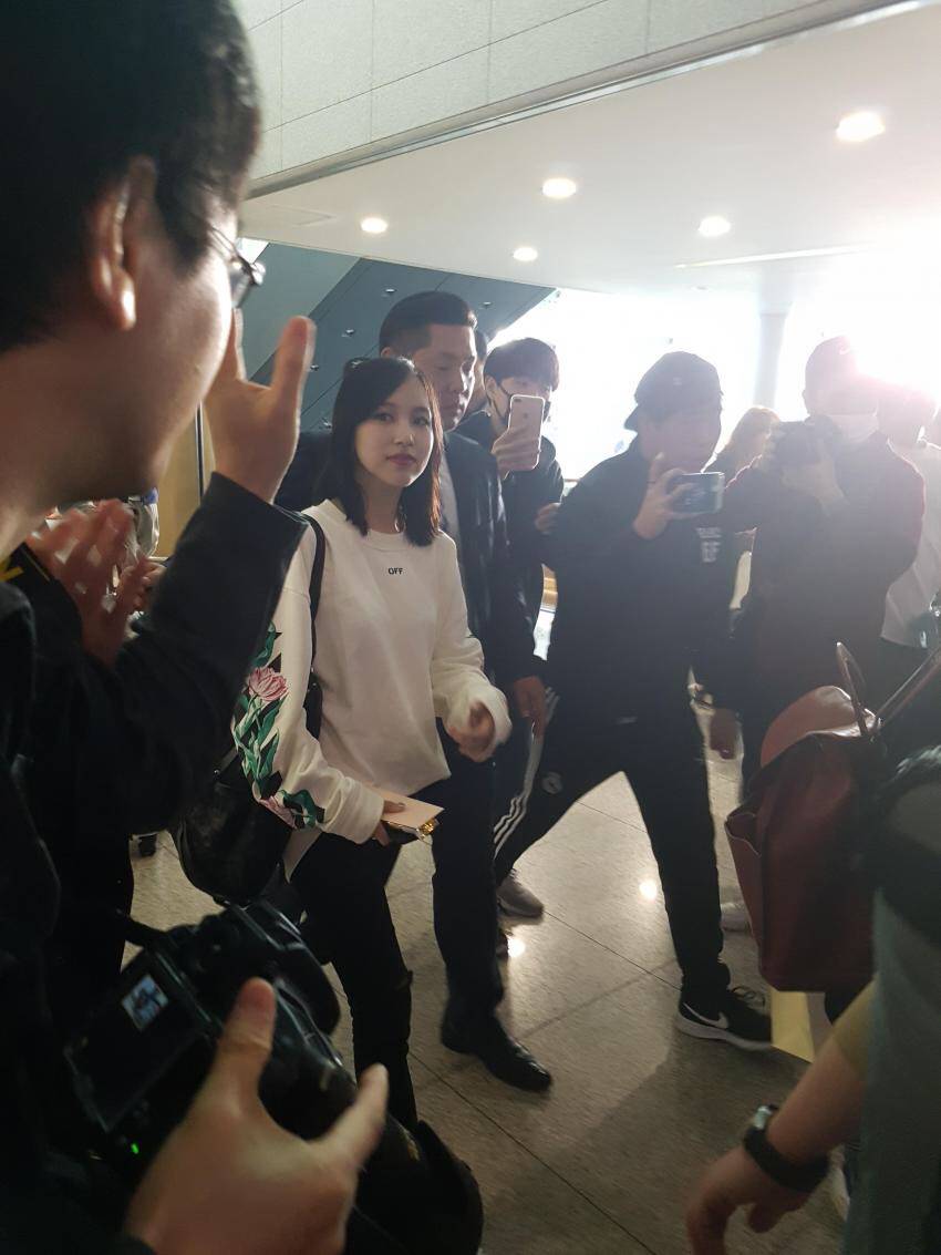 싱가폴 콘서트마치고 170430 입국한 트와이스 채영+미나 | 인스티즈