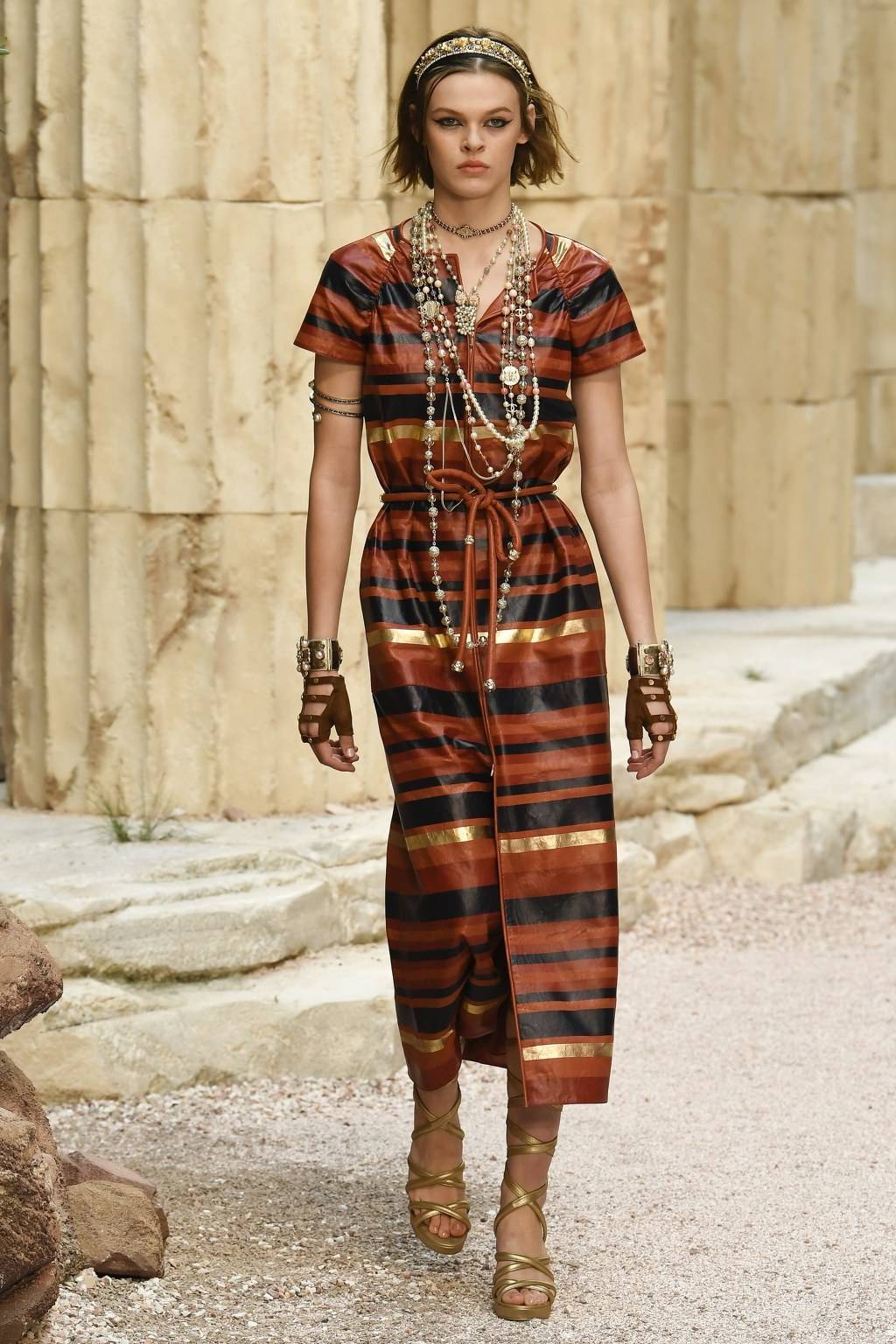 그리스에서 영감받은 CHANEL 2018 Cruise 컬렉션 | 인스티즈