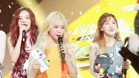 [레드벨벳] 인형탈 보고 놀라는 예리.gif | 인스티즈