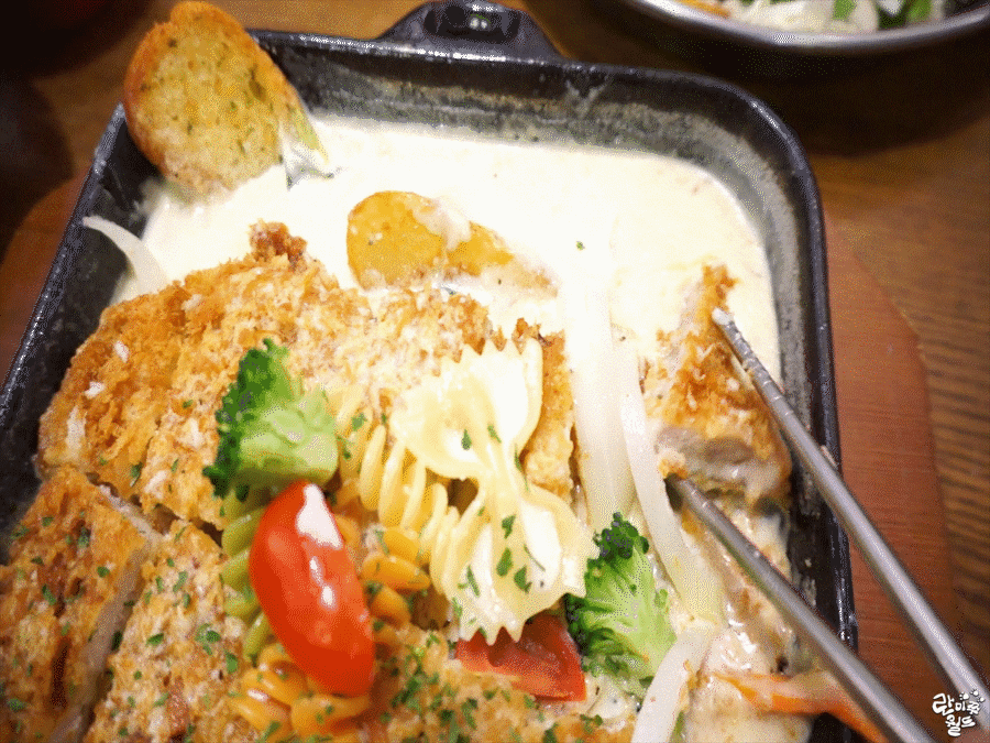 크림덕후! 까르보나라 돈가스 움짤 gif | 인스티즈