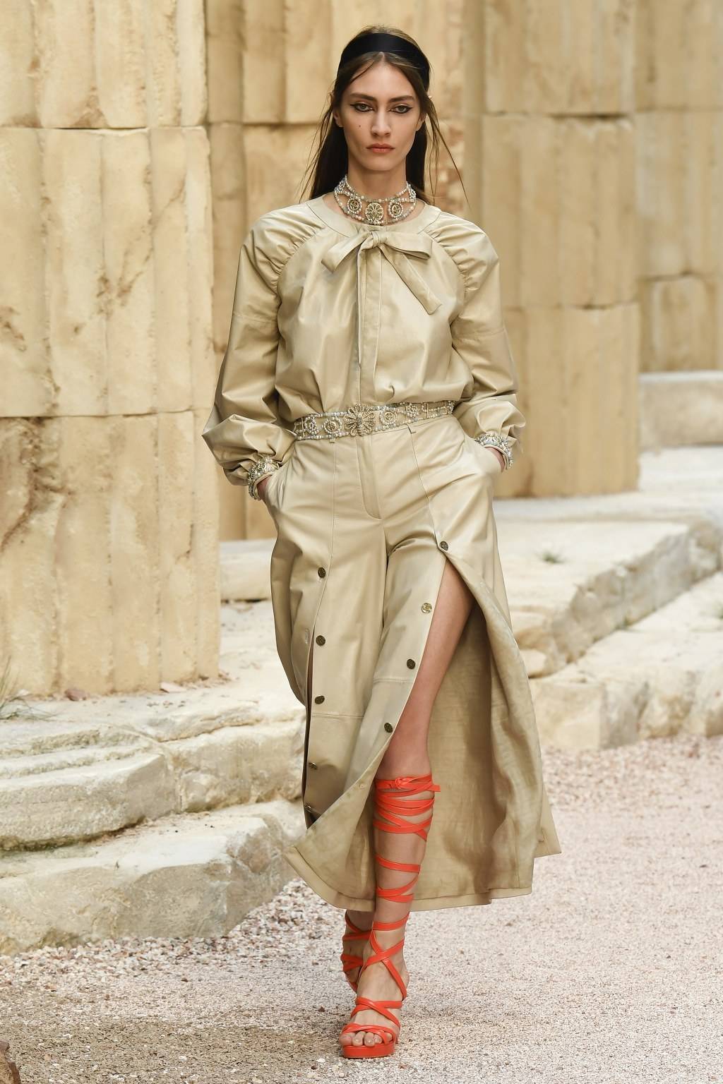 그리스에서 영감받은 CHANEL 2018 Cruise 컬렉션 | 인스티즈