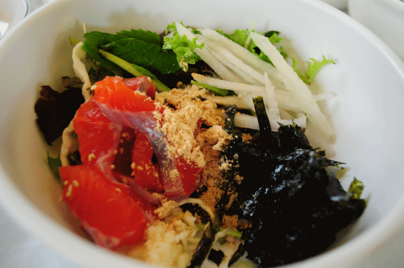 신선하고 맛있는! 송어회 (+사이드) gifjpg | 인스티즈