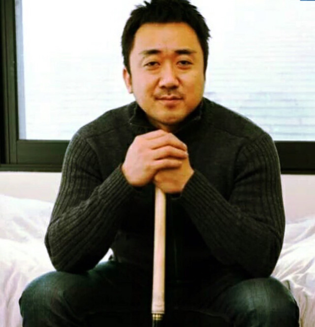 투명한 몽둥이가 보이게 되는 착시 사진 | 인스티즈