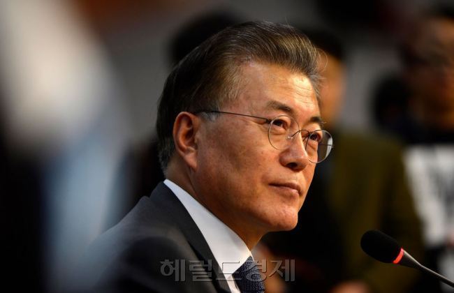 넥타이 매는걸 싫어한다는 문재인 | 인스티즈