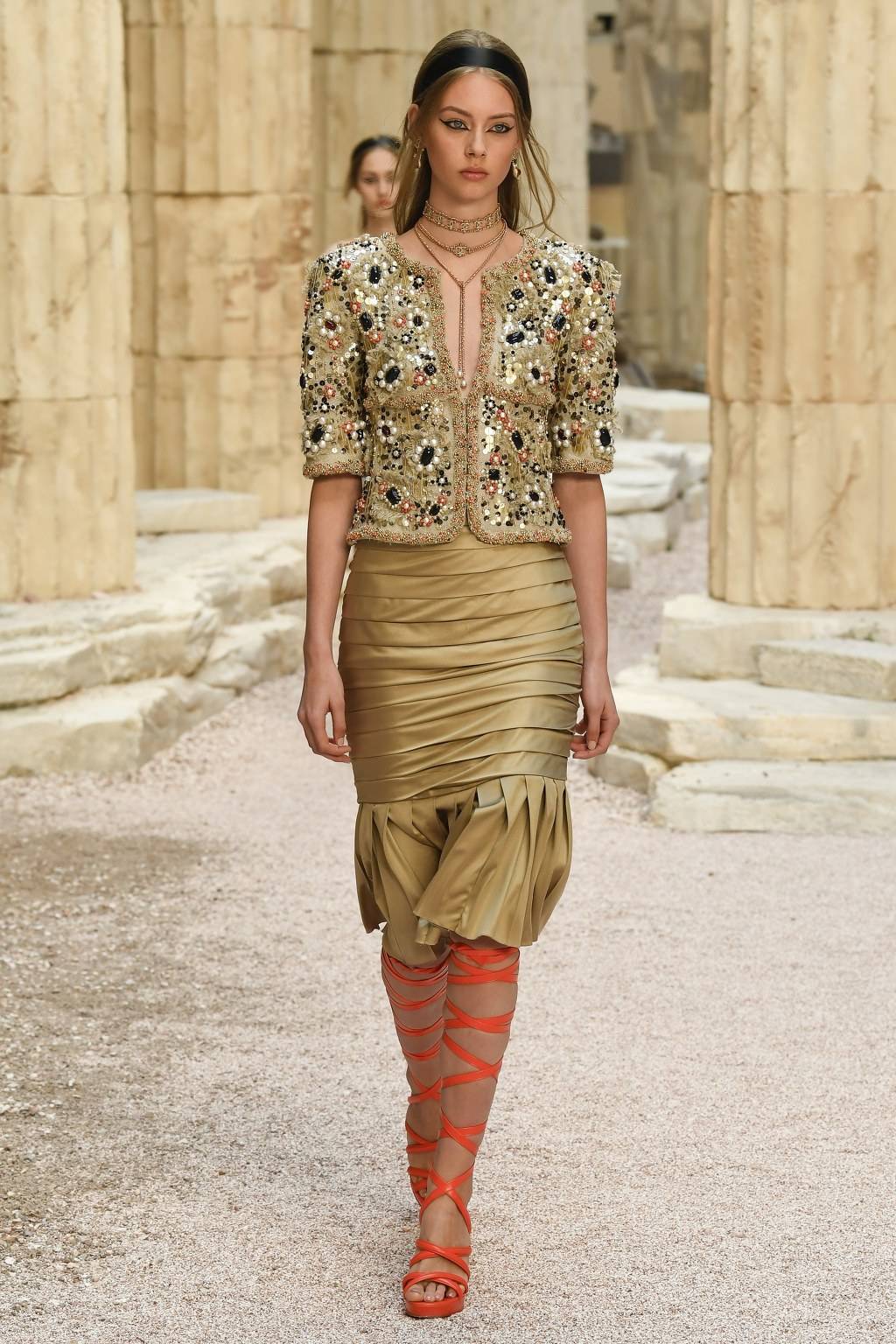 그리스에서 영감받은 CHANEL 2018 Cruise 컬렉션 | 인스티즈