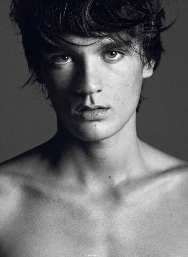 알랭들롱의 유전자를 잘이어받은 아들,손녀 | 인스티즈